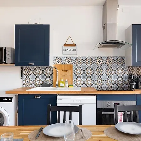 Apartment 4 *