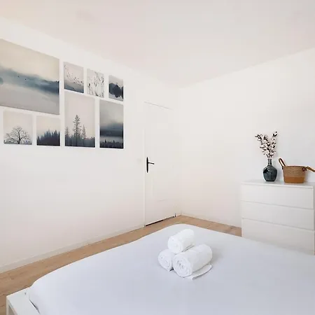 4 Apartment *